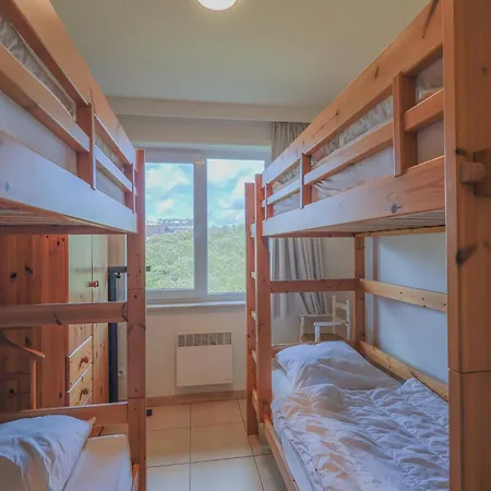 Apartment With 2 And Garage *